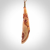 Bone carving of a lizard climbing. A three dimensional pendant carved in bone by Yuri Terenyi. One only contemporary gecko lizard carving for men and women. Provided with an adjustable cord.